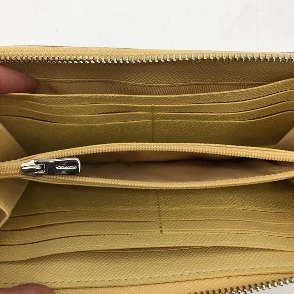 Coach Accordion zip crossgrain leather wallet Vanilla silver - Picture 14 of 16